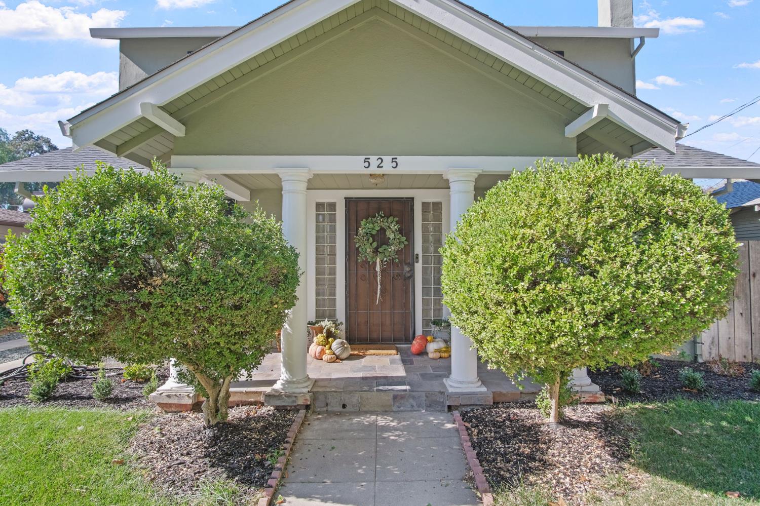 525 Semple Street Modesto, CA 95354 - Photo 4 of 38 a front view of a house with garden