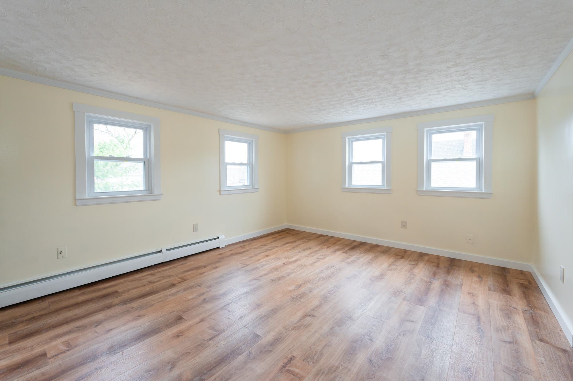 8 Laurel Street Derry, NH 03038 - Photo 21 of 43