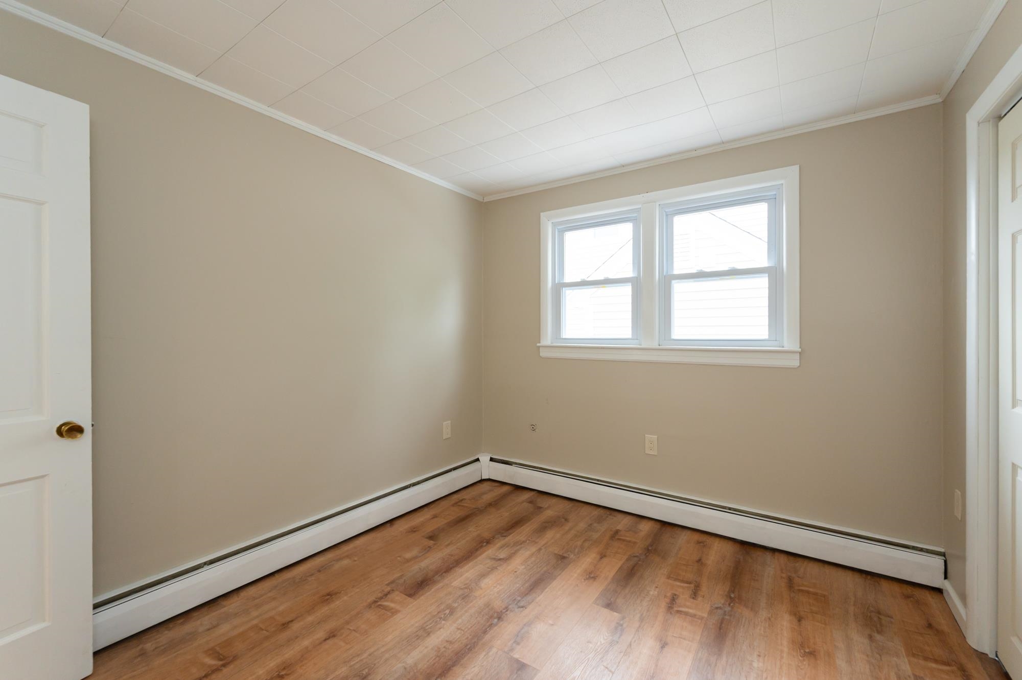 8 Laurel Street Derry, NH 03038 - Photo 32 of 43