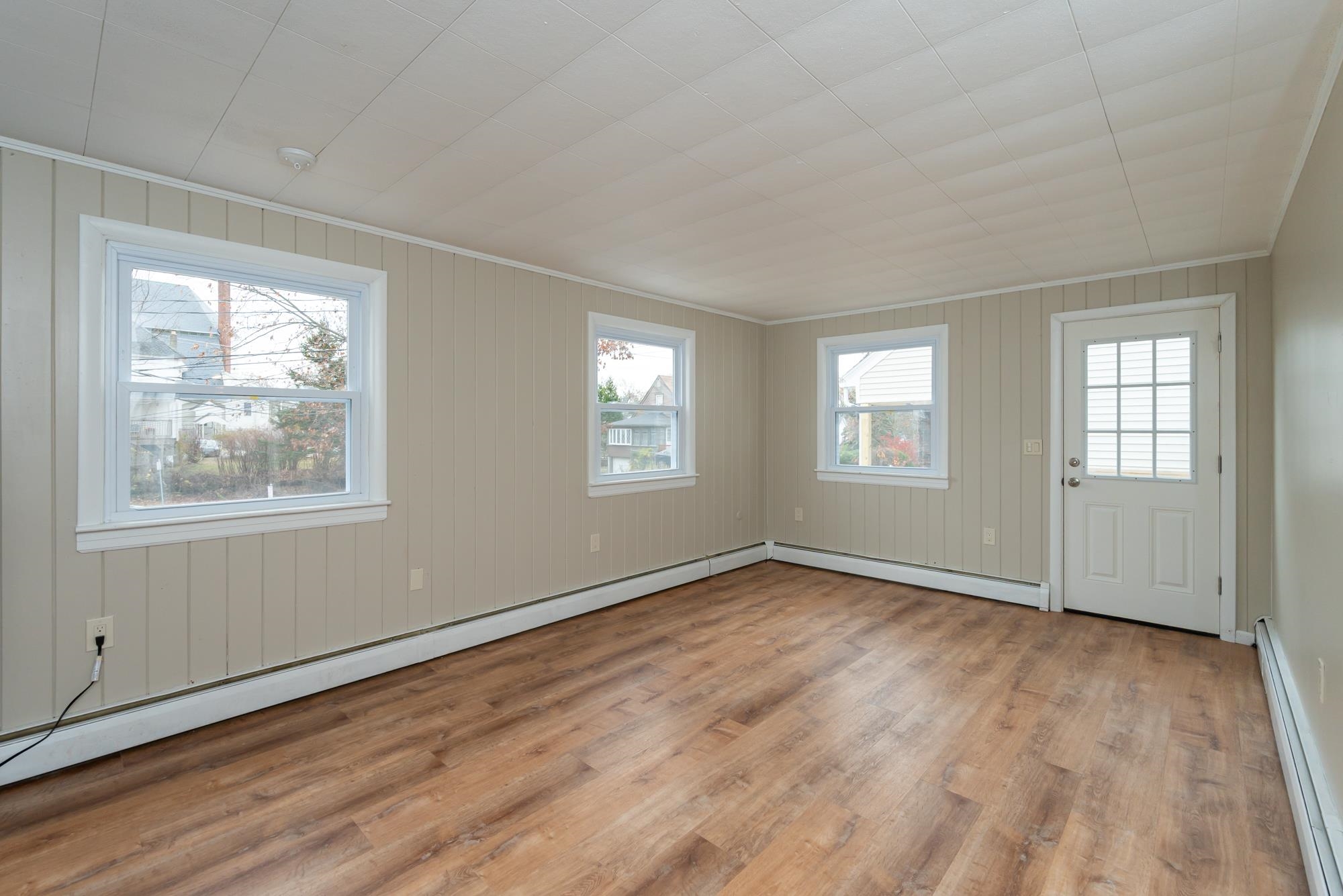 8 Laurel Street Derry, NH 03038 - Photo 33 of 43