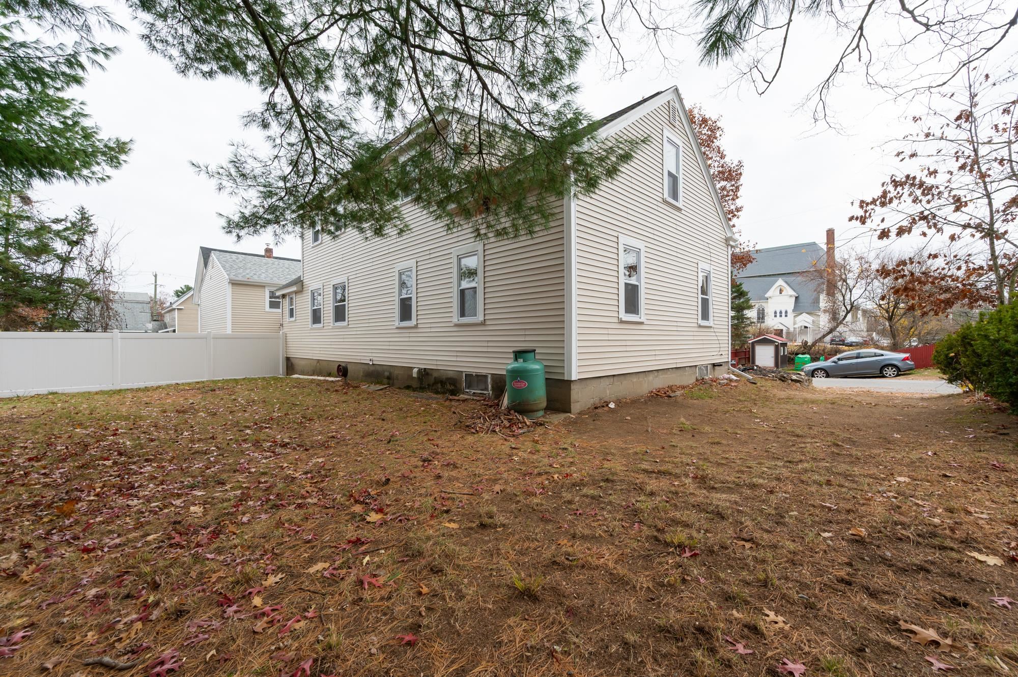 8 Laurel Street Derry, NH 03038 - Photo 40 of 43