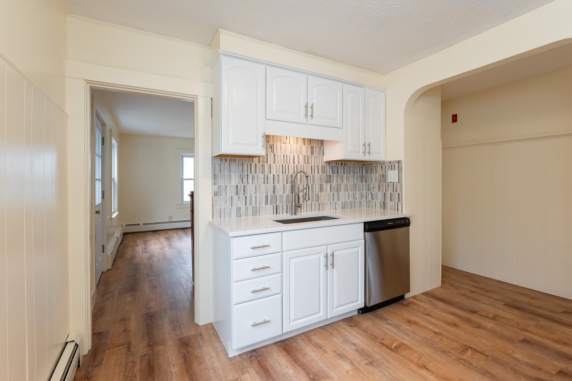 8 Laurel Street Derry, NH 03038 - Photo 4 of 43