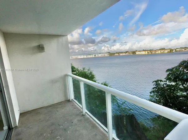 $1,600 | 1301 Northeast Miami Gardens Drive, Unit 202W, Miami, FL 33179