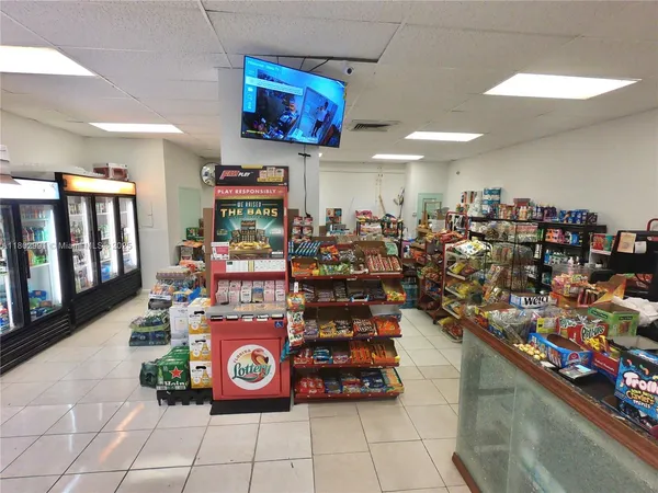 $1,600 | 1301 Northeast Miami Gardens Drive, Unit 202W, Miami, FL 33179