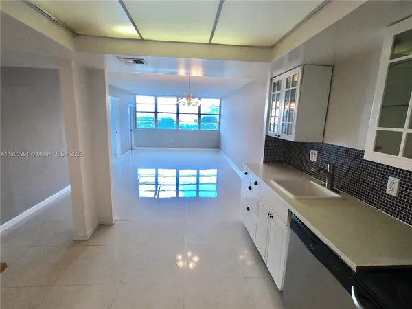 $1,600 | 1301 Northeast Miami Gardens Drive, Unit 202W, Miami, FL 33179