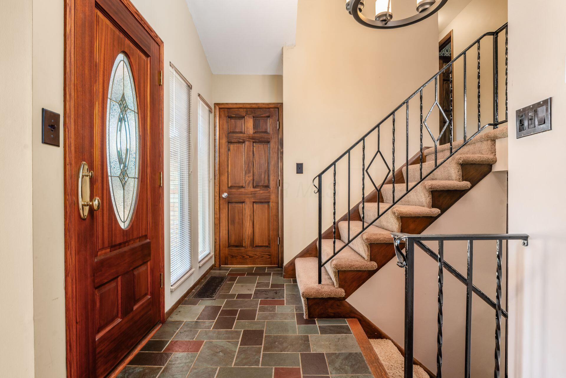 3419 Ridgewood Drive Hilliard, OH 43026 - Photo 4 of 51 Foyer