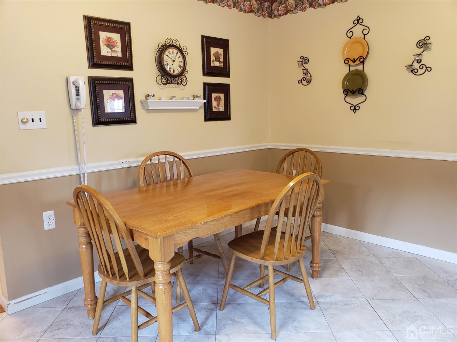 33 Tunison Road New Brunswick, NJ 08901 - Photo 5 of 27 a view of a dining room with furniture and front door