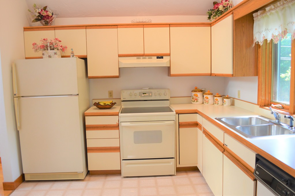 393 Newhall Street Fall River, MA 02721 - Photo 8 of 27 Gallery Image 8