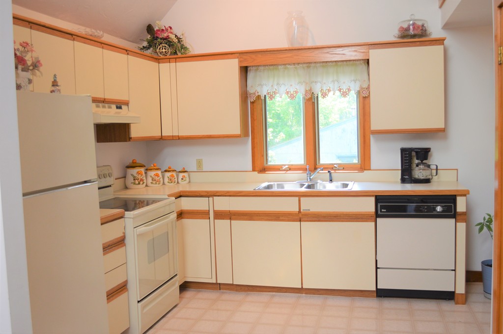 393 Newhall Street Fall River, MA 02721 - Photo 9 of 27 Gallery Image 9