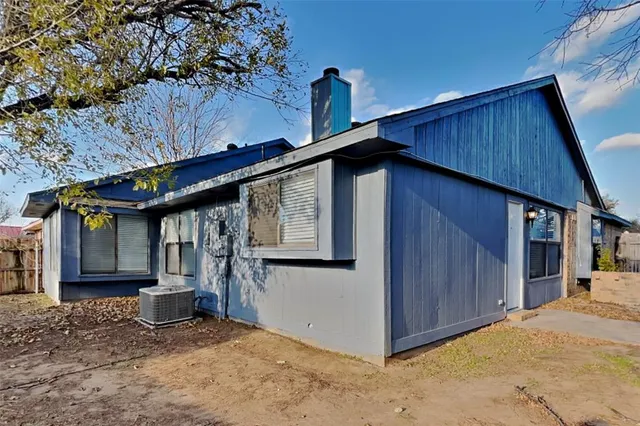 $1,895 | 404 Hemlock Drive, Arlington, TX 76018