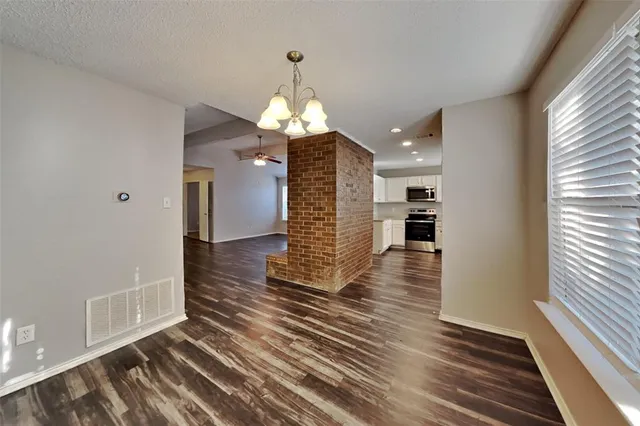 $1,895 | 404 Hemlock Drive, Arlington, TX 76018