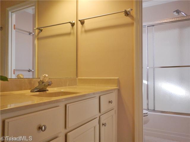310 Kirk Road Greensboro, NC 27455 - Photo 9 of 16 Master Bath/Spa.