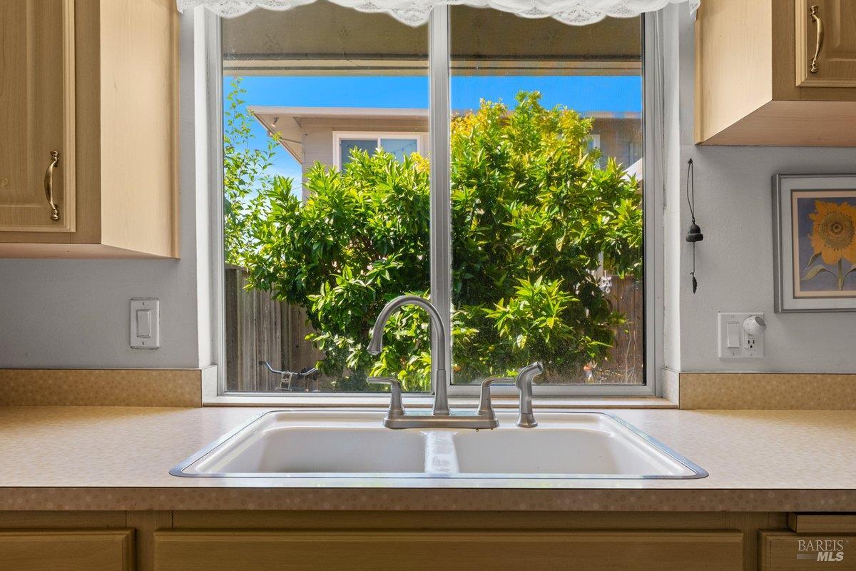 1072 Los Gamos Road, Unit E San Rafael, CA 94903 - Photo 11 of 23
