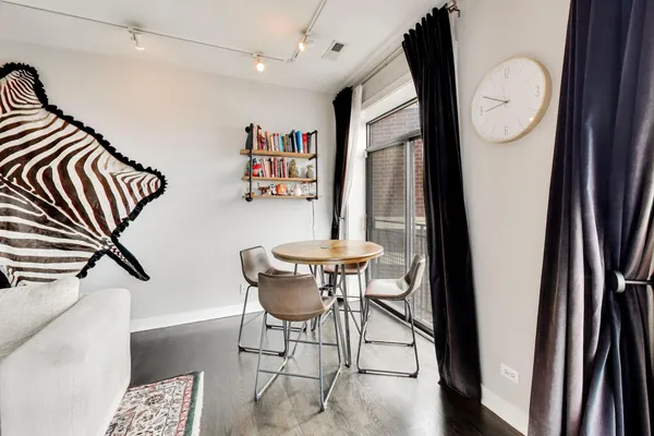 $475,000 | 3028 West Roscoe Street, Unit 406, Chicago, IL 60618