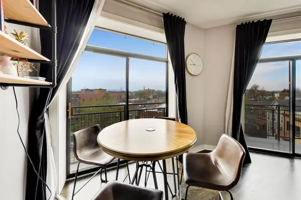 $475,000 | 3028 West Roscoe Street, Unit 406, Chicago, IL 60618