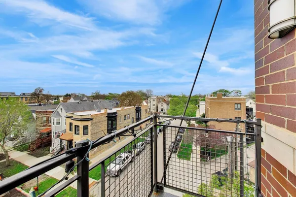 $475,000 | 3028 West Roscoe Street, Unit 406, Chicago, IL 60618