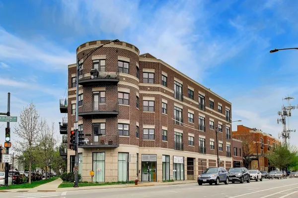 $475,000 | 3028 West Roscoe Street, Unit 406, Chicago, IL 60618