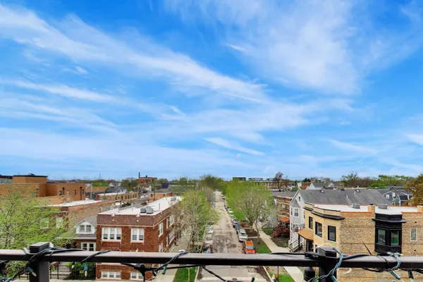 $475,000 | 3028 West Roscoe Street, Unit 406, Chicago, IL 60618