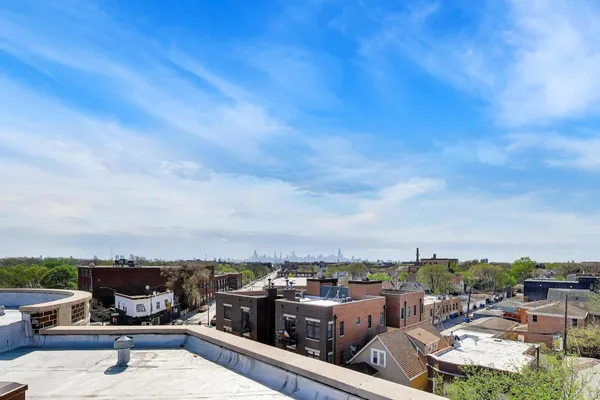 $475,000 | 3028 West Roscoe Street, Unit 406, Chicago, IL 60618
