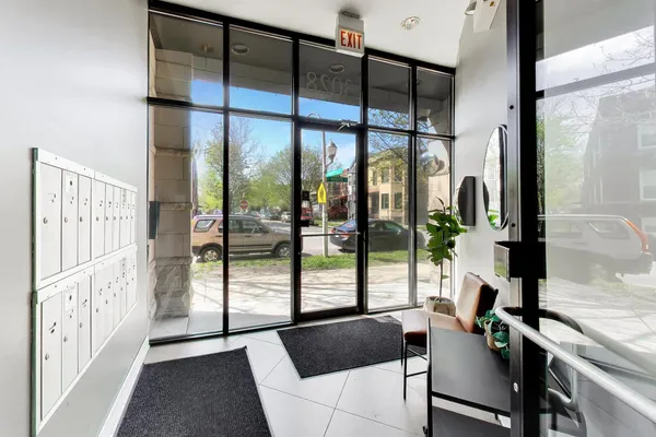 $475,000 | 3028 West Roscoe Street, Unit 406, Chicago, IL 60618