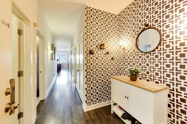$475,000 | 3028 West Roscoe Street, Unit 406, Chicago, IL 60618
