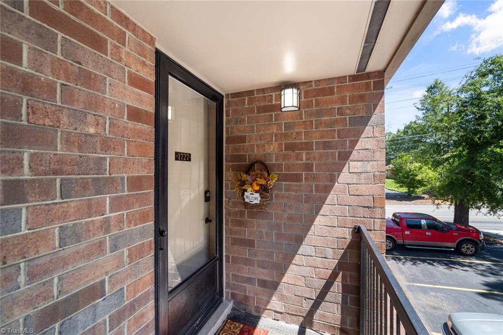 1727 South Hawthorne Road Winston-Salem, NC 27103 - Photo 2 of 31