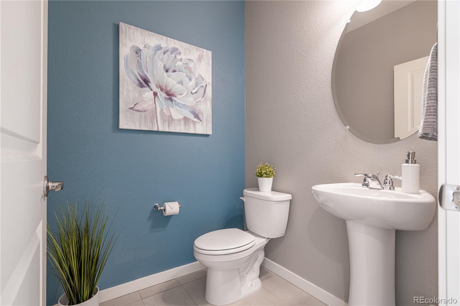 1521 Sun River Road Berthoud, CO 80513 - Photo 9 of 23 a bathroom with a toilet sink and mirror