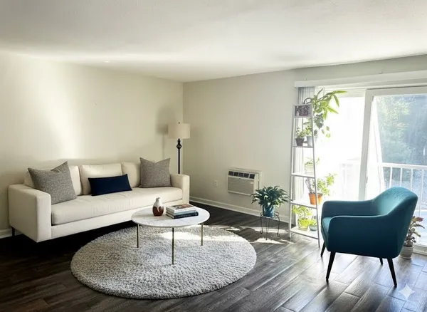 $210,000 | 300 Smithfield Road, Unit B552, North Providence, RI 02904