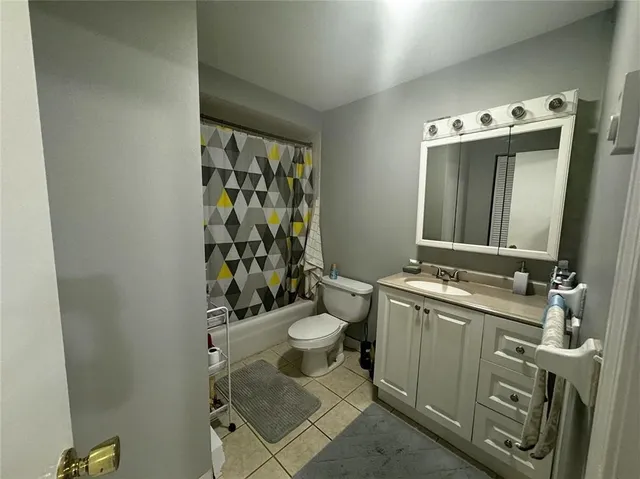 $220,000 | 300 Smithfield Road, Unit B552, North Providence, RI 02904