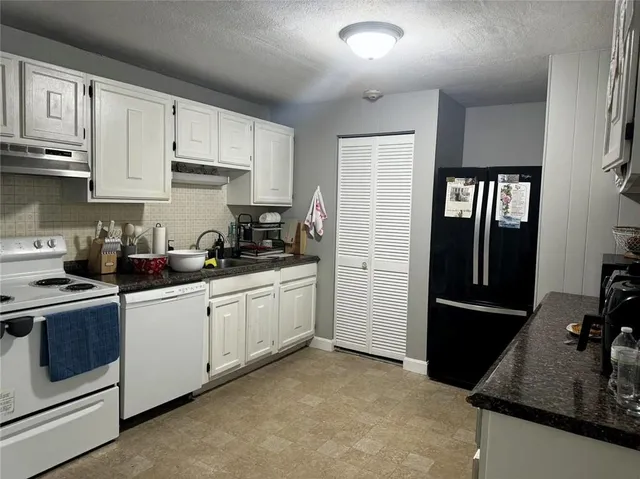 $220,000 | 300 Smithfield Road, Unit B552, North Providence, RI 02904