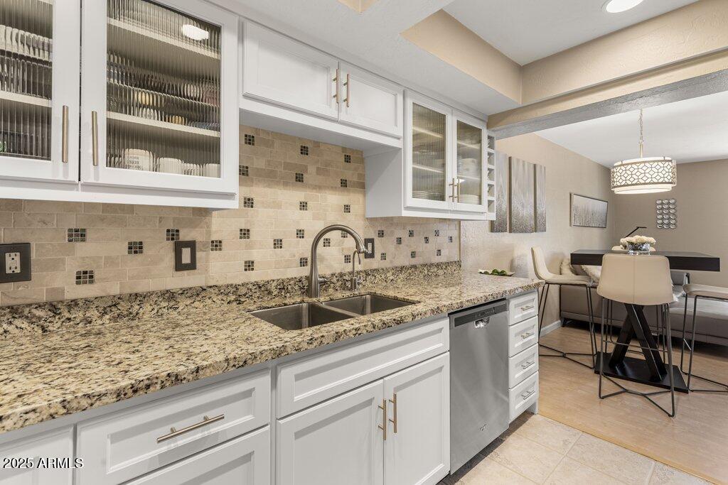 1252 East Medlock Drive Phoenix, AZ 85014 - Photo 12 of 33 Glass Front Upper Cabinets