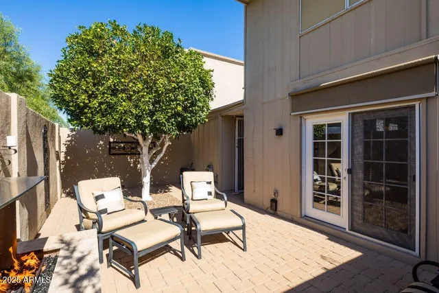 a view of a dinning table and chairs in patio
