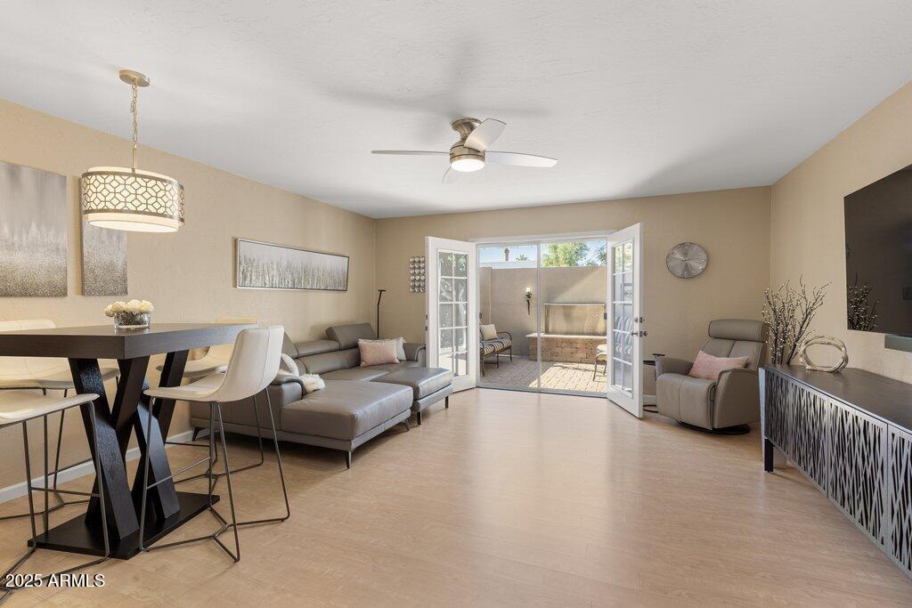 1252 East Medlock Drive Phoenix, AZ 85014 - Photo 5 of 33 Large Living Area