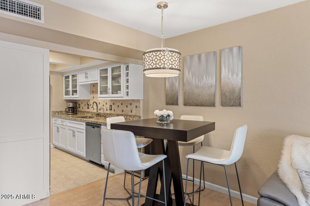 1252 East Medlock Drive Phoenix, AZ 85014 - Photo 9 of 33 Dining and Kitchen