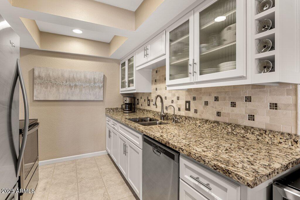 1252 East Medlock Drive Phoenix, AZ 85014 - Photo 10 of 33 Granite Countertops