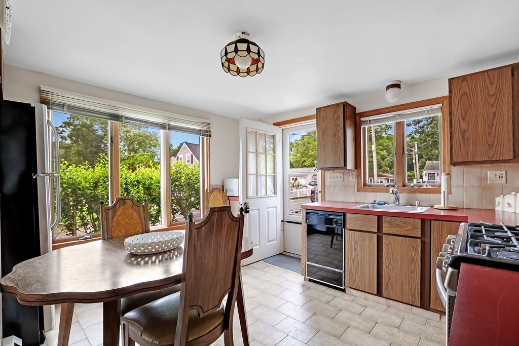 17 Swift Avenue Wareham, MA 02571 - Photo 4 of 30
