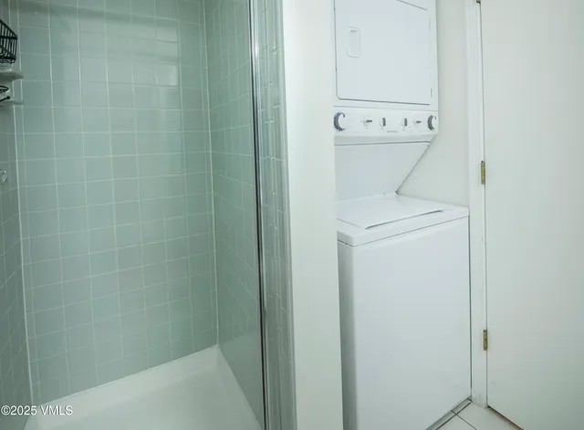 a view of bathroom with washer and dryer