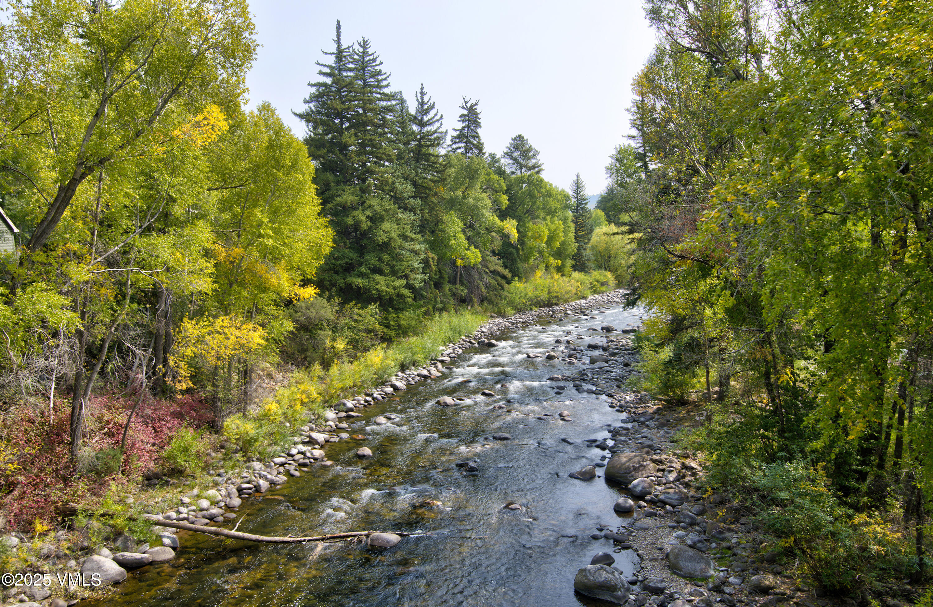 34999 Highway 6, Unit O303 Edwards, CO 81632 - Photo 20 of 35 a backyard of a house with lots of green space