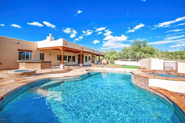 $2,700 | 10450 East Placita Guanajuato, Tucson, AZ 85749