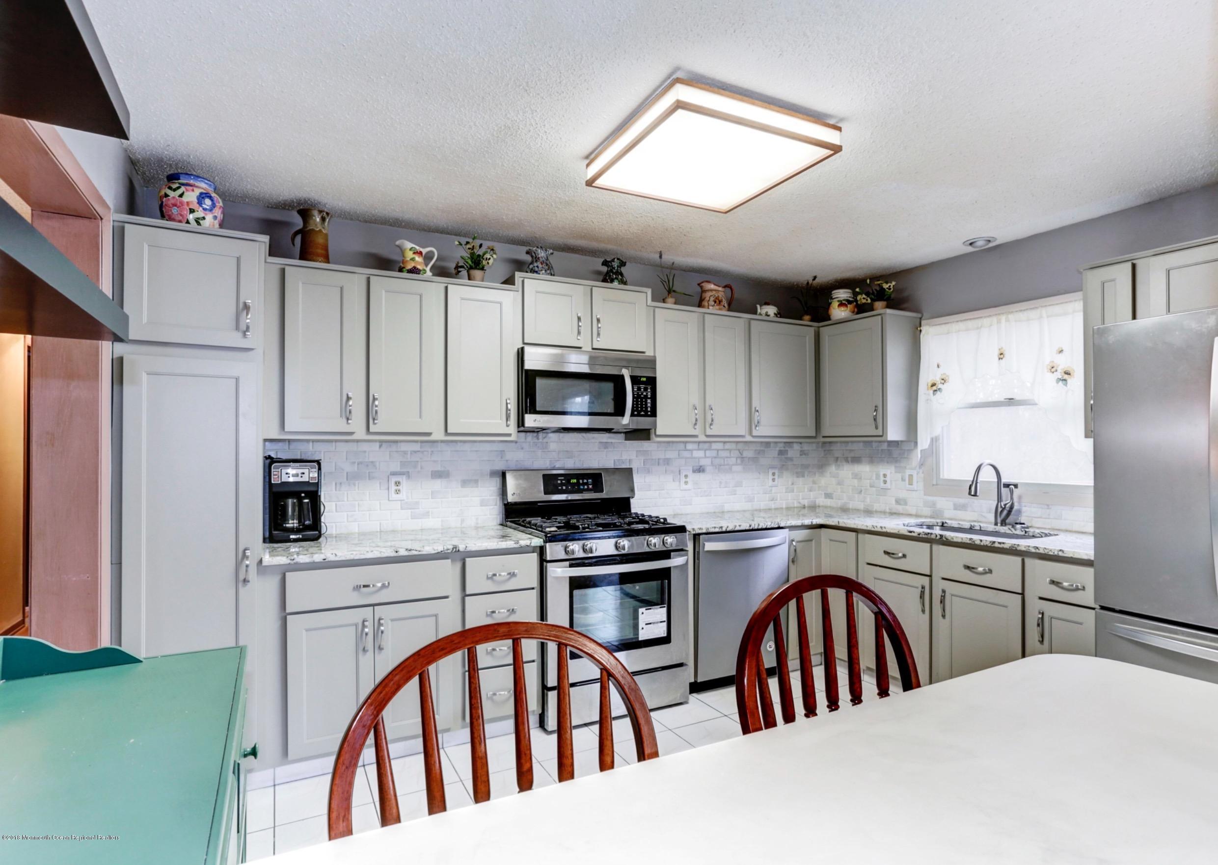 23 Hickory Hill Road Jackson, NJ 08527 - Photo 12 of 25 B26F3E21-6D2A-4A65-ABFB-B355EDEB810B