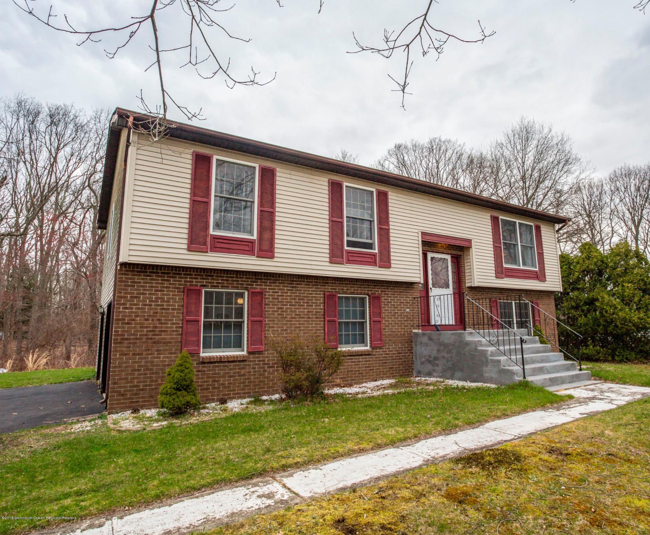 23 Hickory Hill Road Jackson, NJ 08527 - Photo 3 of 25 FEBD9F6D-E8BC-4D87-B2D2-F2DD895C281B