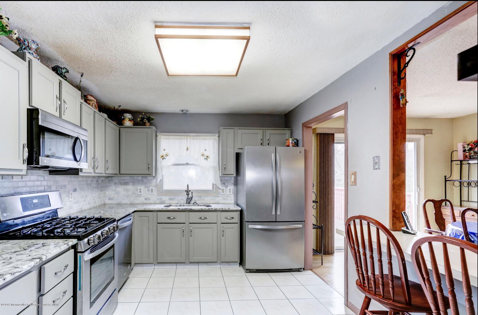 23 Hickory Hill Road Jackson, NJ 08527 - Photo 8 of 25 1AC54456-FE52-4F66-AC29-E6D86D0BCD8B