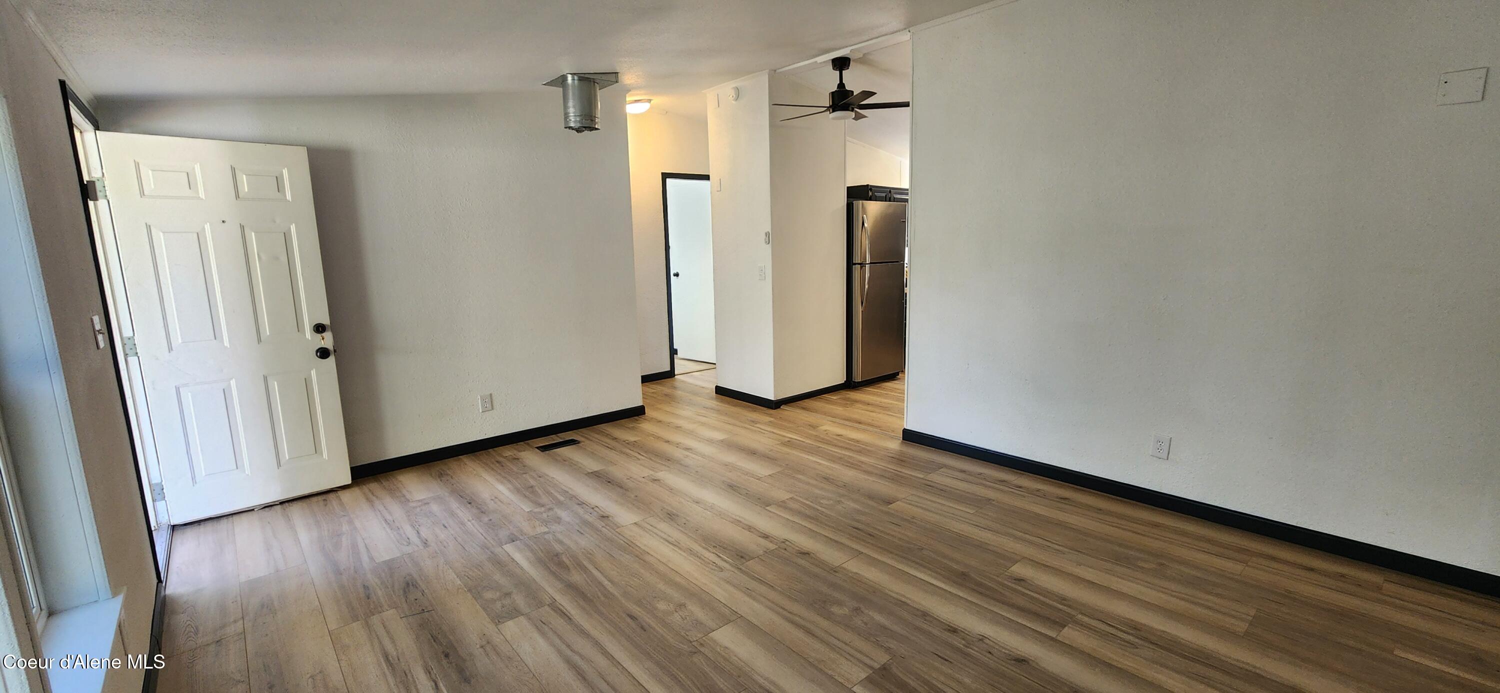 8745 West Meadow Brook Circle Rathdrum, ID 83858 - Photo 2 of 23 living room