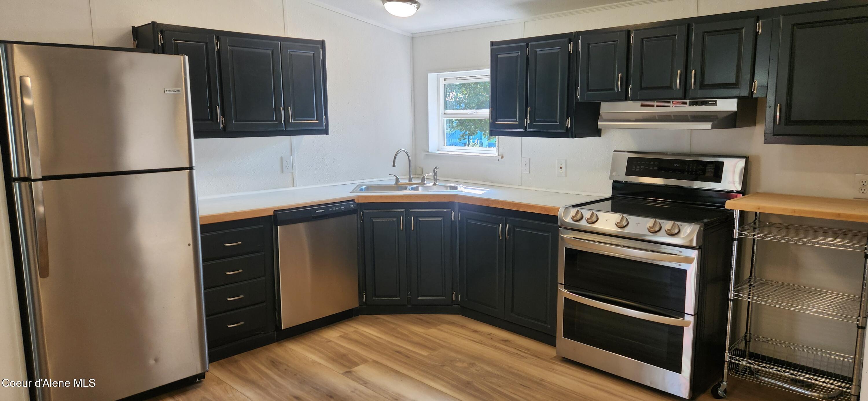 8745 West Meadow Brook Circle Rathdrum, ID 83858 - Photo 5 of 23 kitchen