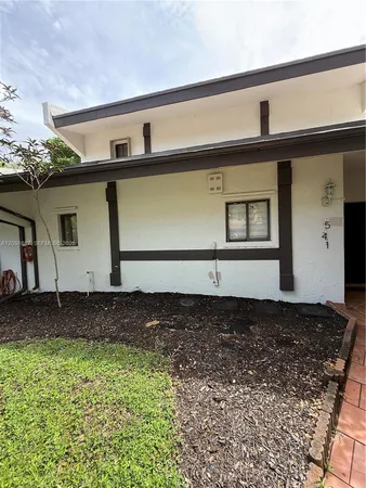 $386,000 | 541 Northeast 199th Lane, Unit 2X, Miami, FL 33179