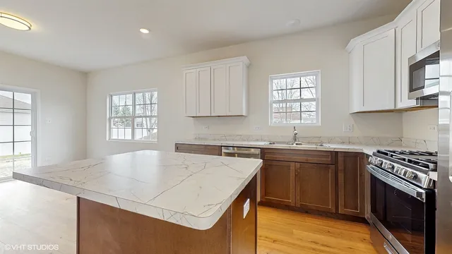 $314,900 | 1439 Trailside Drive, Beecher, IL 60401