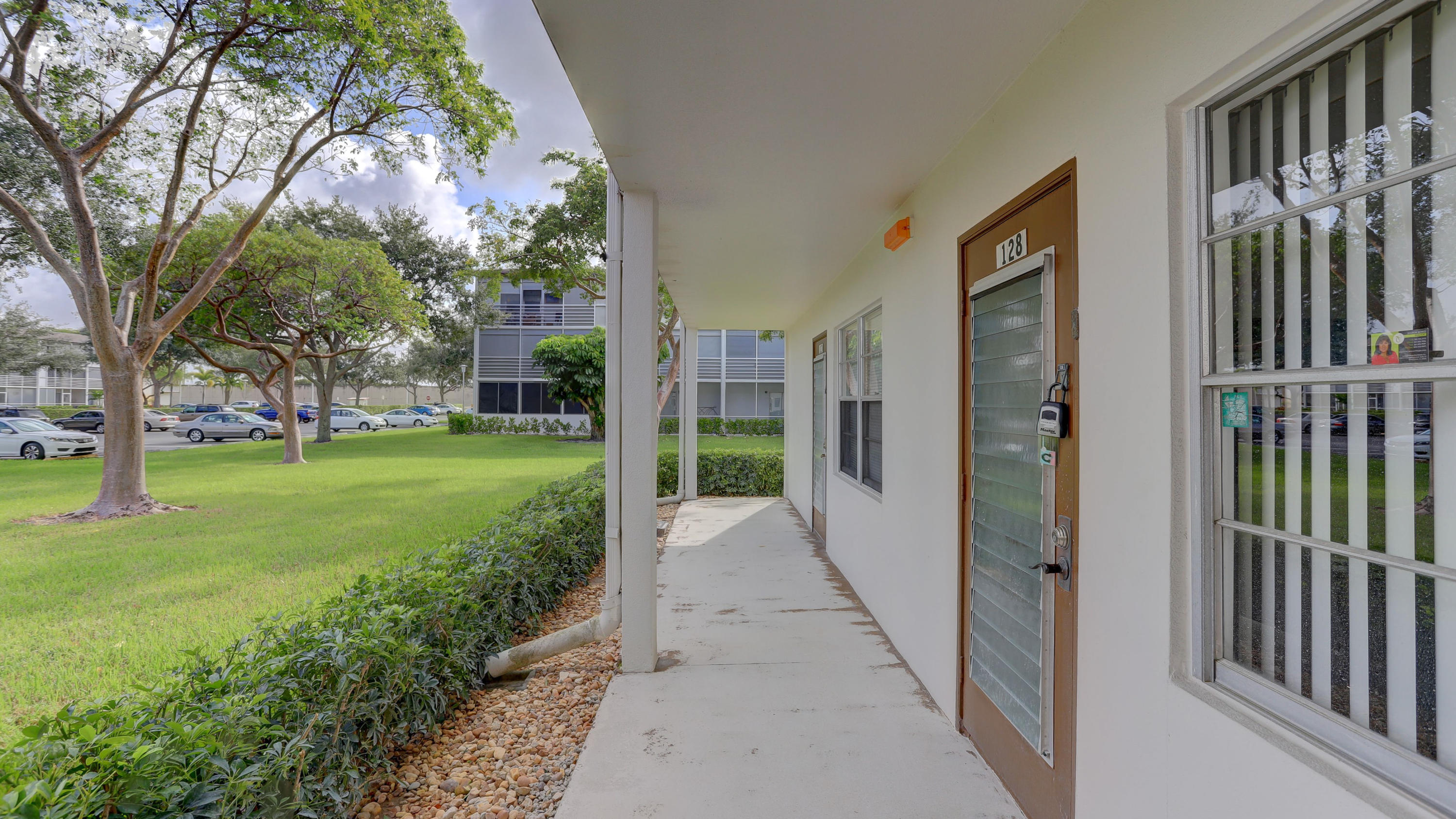 128 Mansfield D Boca Raton, FL 33434 - Photo 4 of 19 IMG_9532_3_4_5_6
