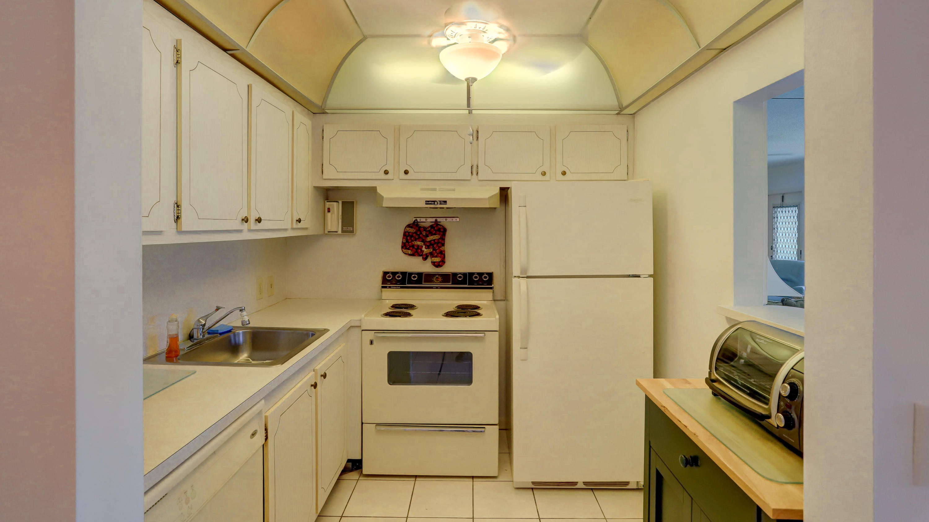 128 Mansfield D Boca Raton, FL 33434 - Photo 8 of 19 IMG_9552_3_4_5_6