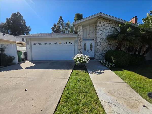 $4,895 | 11 Eccelstone Circle, Irvine, CA 92604