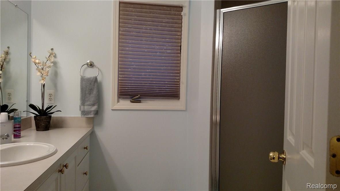 2041 Roundtree Rochester, MI 48307 - Photo 21 of 37 IMG_20170617_210454425.jpg